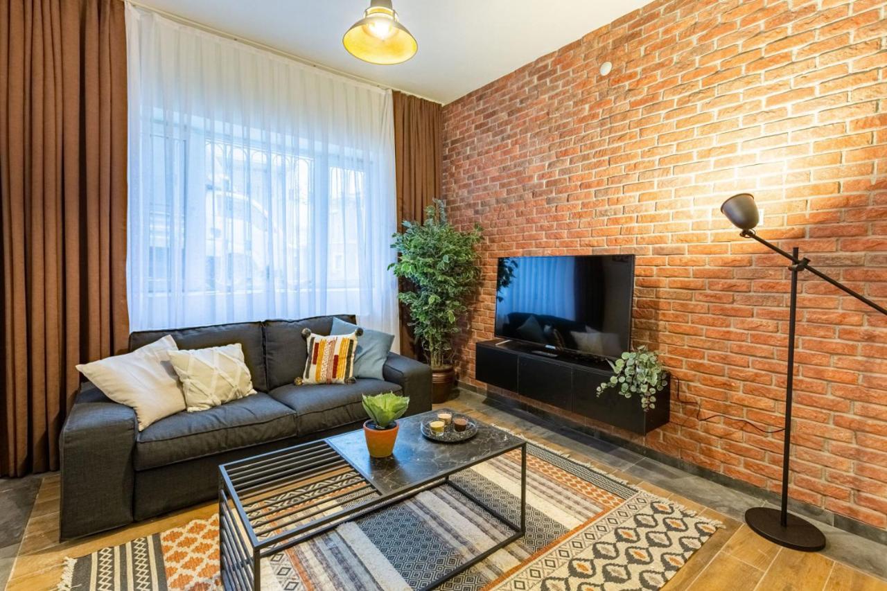 Charming Flat Near Trendy Attractions In Cihangir Apartament