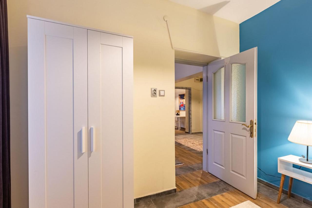 Charming Flat Near Trendy Attractions In Cihangir Apartament